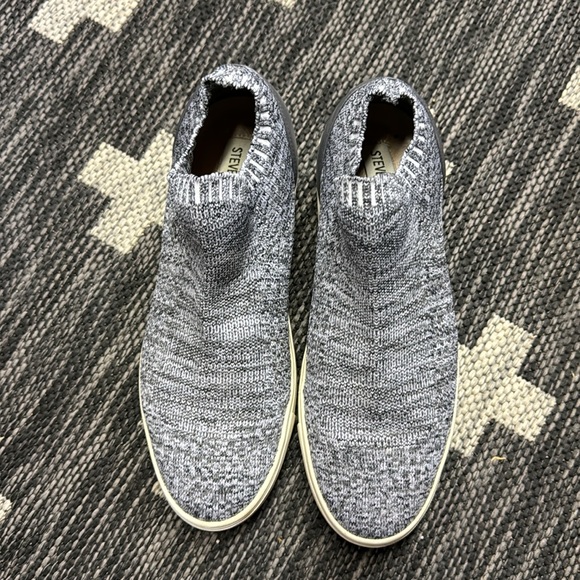 Steve Madden Size 7 Slip On Shoes Gray - Picture 2 of 5